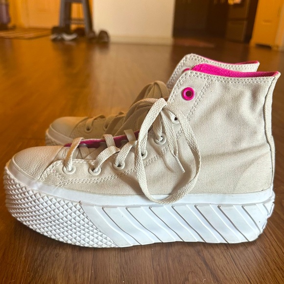 WOMENS CONVERSE PLATFORM SNEAKERS! - Picture 3 of 4